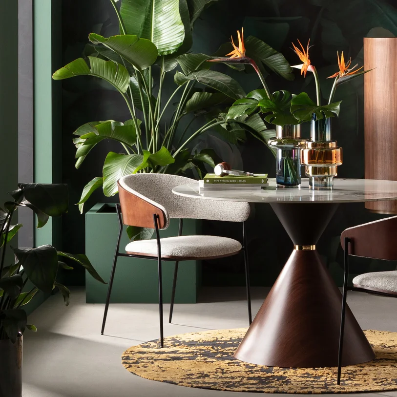 KRZESŁO Cindy obite tkaniną tweed, tylna część oparcia wykonana z ciemnego drewna orzechowego, klasyczny styl z nutą nowoczesności, do jadalni