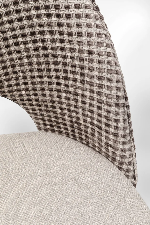 KRZESŁO Hudson o zaoblonych kształtach, oparcie obite tkaniną w pipetkę, jasnobeżowe siedzisko, czarno-złote nogi, loftowy styl, detale KRZESŁO Hudson o zaoblonych kształtach, oparcie obite tkaniną w pipetkę, jasnobeżowe siedzisko, czarno-złote nogi, loftowy styl, detale