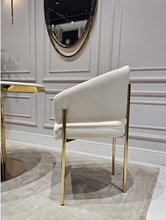 KRZESŁO na metalowych nogach w kolorze błyszczącego złota, jasnobeżowa welurowa tkanina, nowoczesny styl, premium