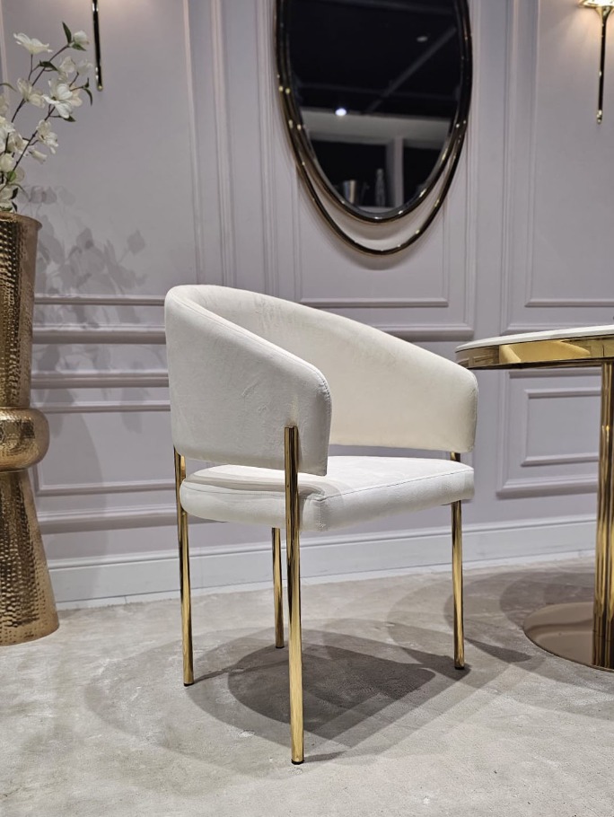 KRZESŁO na metalowych nogach w kolorze błyszczącego złota, jasnobeżowa welurowa tkanina, nowoczesny styl