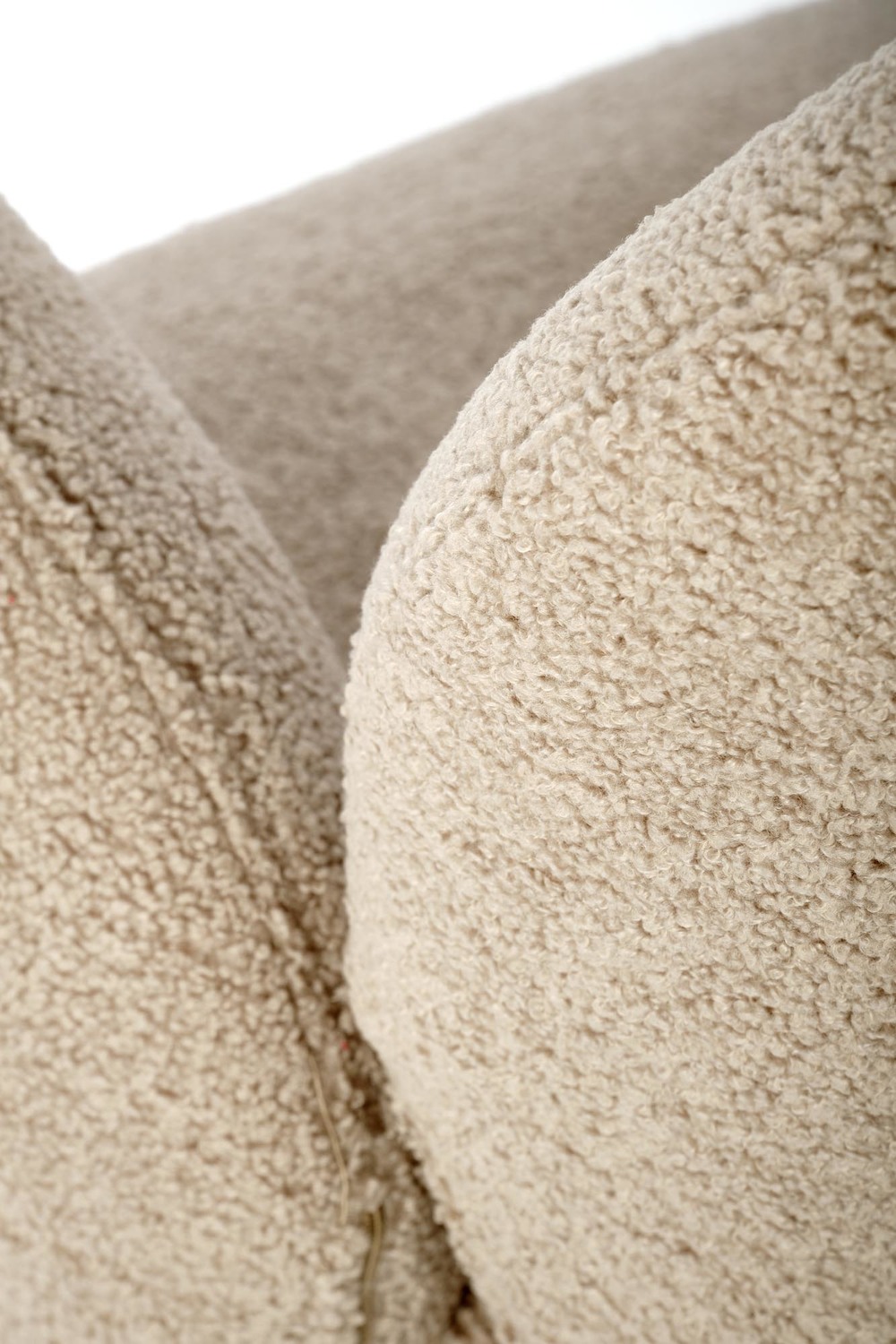 KRZESŁO obrotowe z podłokietnikami na czarnych, metalowych nogach, przyjemna tapicerka, obłe kształty, designerski styl, cappucino, najwyższa jakość KRZESŁO obrotowe z podłokietnikami na czarnych, metalowych nogach, przyjemna tapicerka, obłe kształty, designerski styl, cappucino, najwyższa jakość