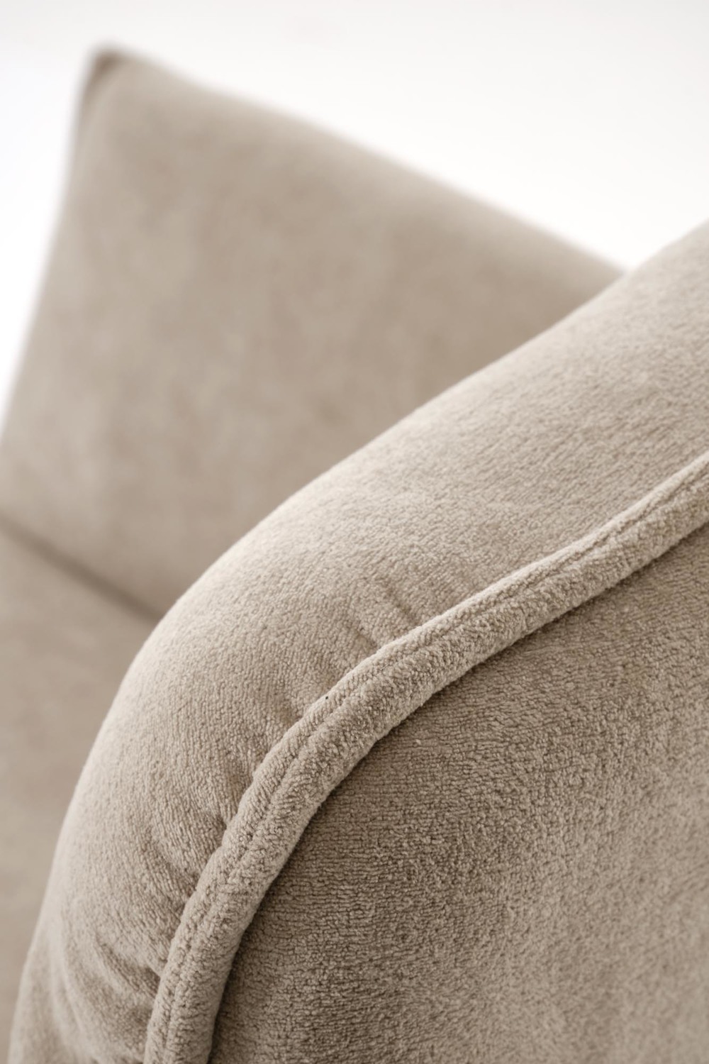 KRZESŁO obrotowe z podłokietnikami na czarnych, metalowych nogach, welurowa tapicerka, nowoczesny styl, beżowe, premium