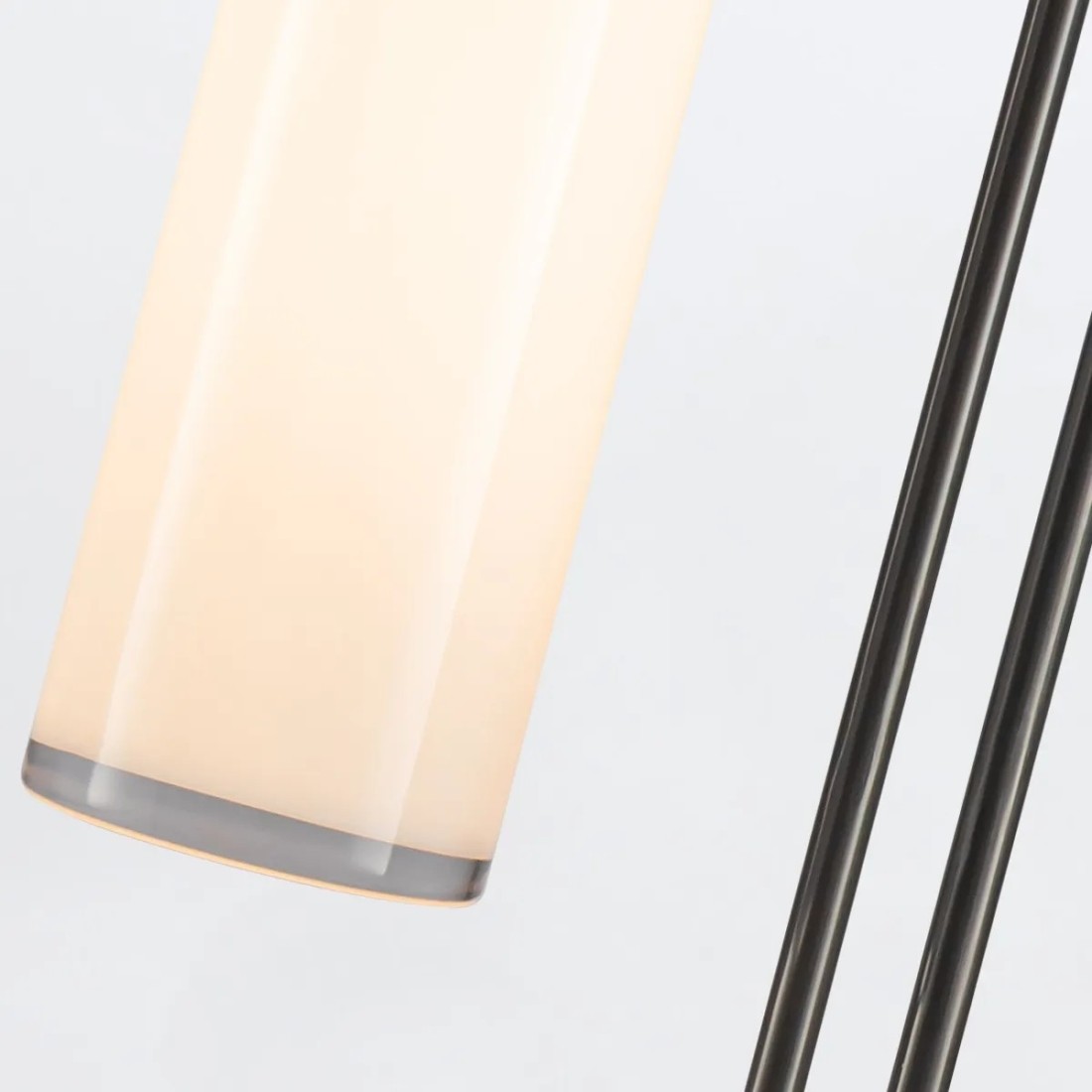 LAMPA STOŁOWA Wynwood z jednym źródłem światła, metalowa podstawa w kolorze miejskiego brązu, mleczny, podłużny klosz, ekskluzywna