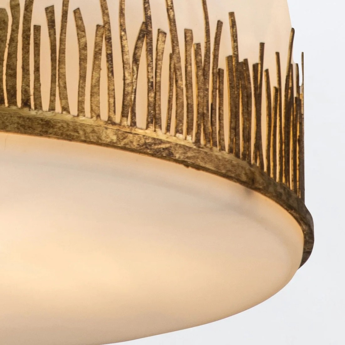 LAMPA WISZĄCA Sawgrass okrągła, 3 źródła światła, wykończona w luksusowym, płatkowanym złocie, mleczny klosz, klasyczna forma, najwyższa jakość