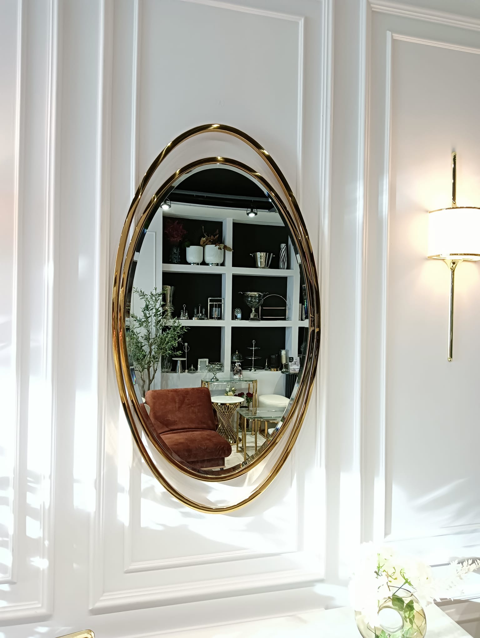 LUSTRO ŚCIENNE Aurelia Oval w owalnej złotej, błyszczącej ramie ze stali nierdzewnej, designerski styl