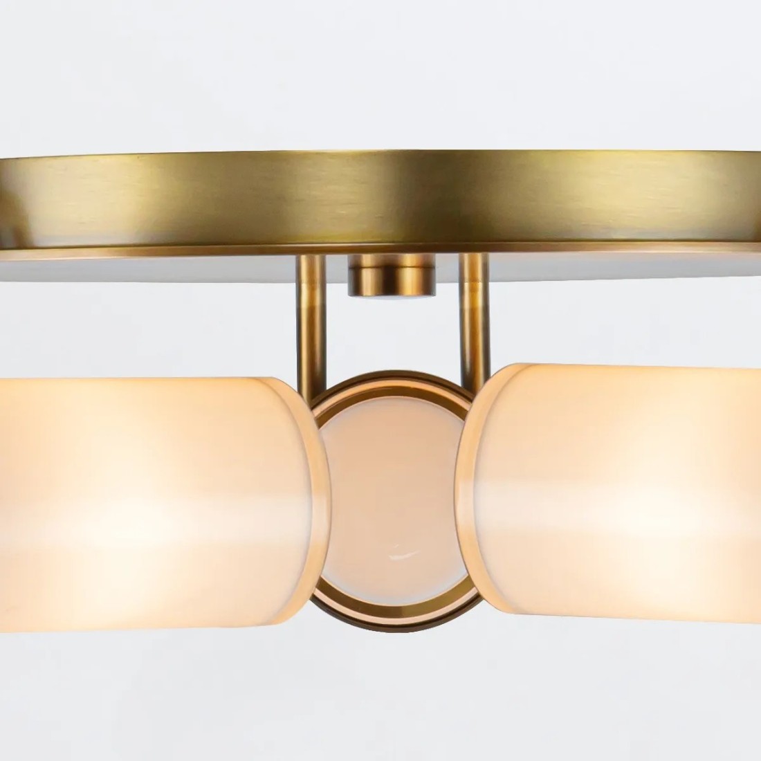 PLAFON Wynwood z 3 źródłami światła, metalowa oprawa w kolorze vintage mosiądzu, mleczne, szklane klosze, ekskluzywny