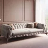 SOFA 3-osobowa welurowa tapicerka w kolorze taupe, czarne stalowe nogi, eleganckie pikowania, klasyczny styl, piękna SOFA 3-osobowa welurowa tapicerka w kolorze taupe, czarne stalowe nogi, eleganckie pikowania, klasyczny styl, piękna
