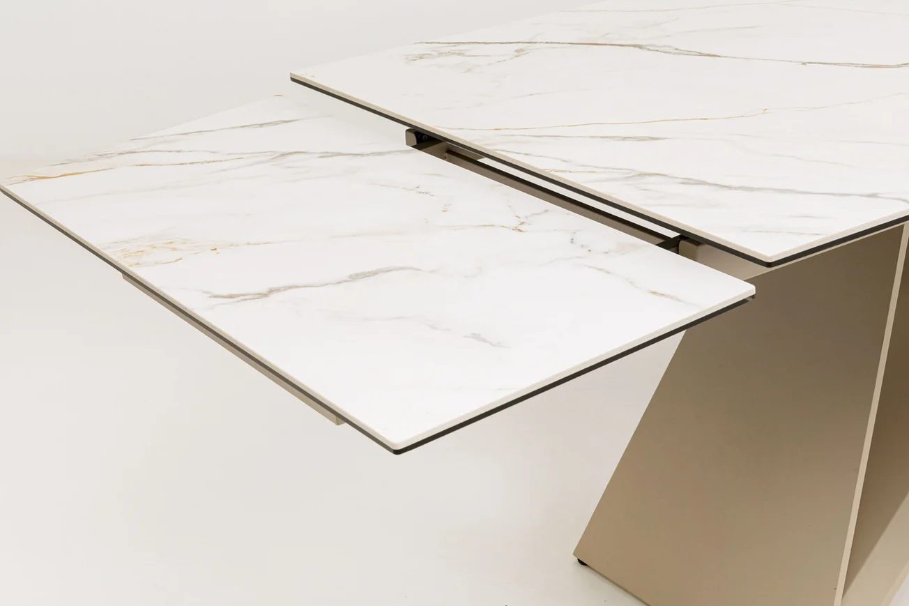 STÓŁ JADALNIANY Nelly Greige rozkładany, szaro-beżowy nogi, blat szklany imitujący marmur, nowoczesny styl, designerski STÓŁ JADALNIANY Nelly Greige rozkładany, szaro-beżowy nogi, blat szklany imitujący marmur, nowoczesny styl, designerski