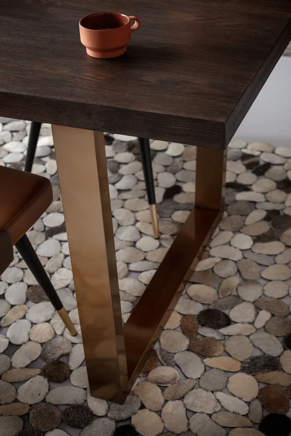 STÓŁ JADALNIANY Osaka prostokątny, metalowe nogi w mosiężnym kolorze, blat w kolorze orzechowym, ekskluzywny STÓŁ JADALNIANY Osaka prostokątny, metalowe nogi w mosiężnym kolorze, blat w kolorze orzechowym, ekskluzywny