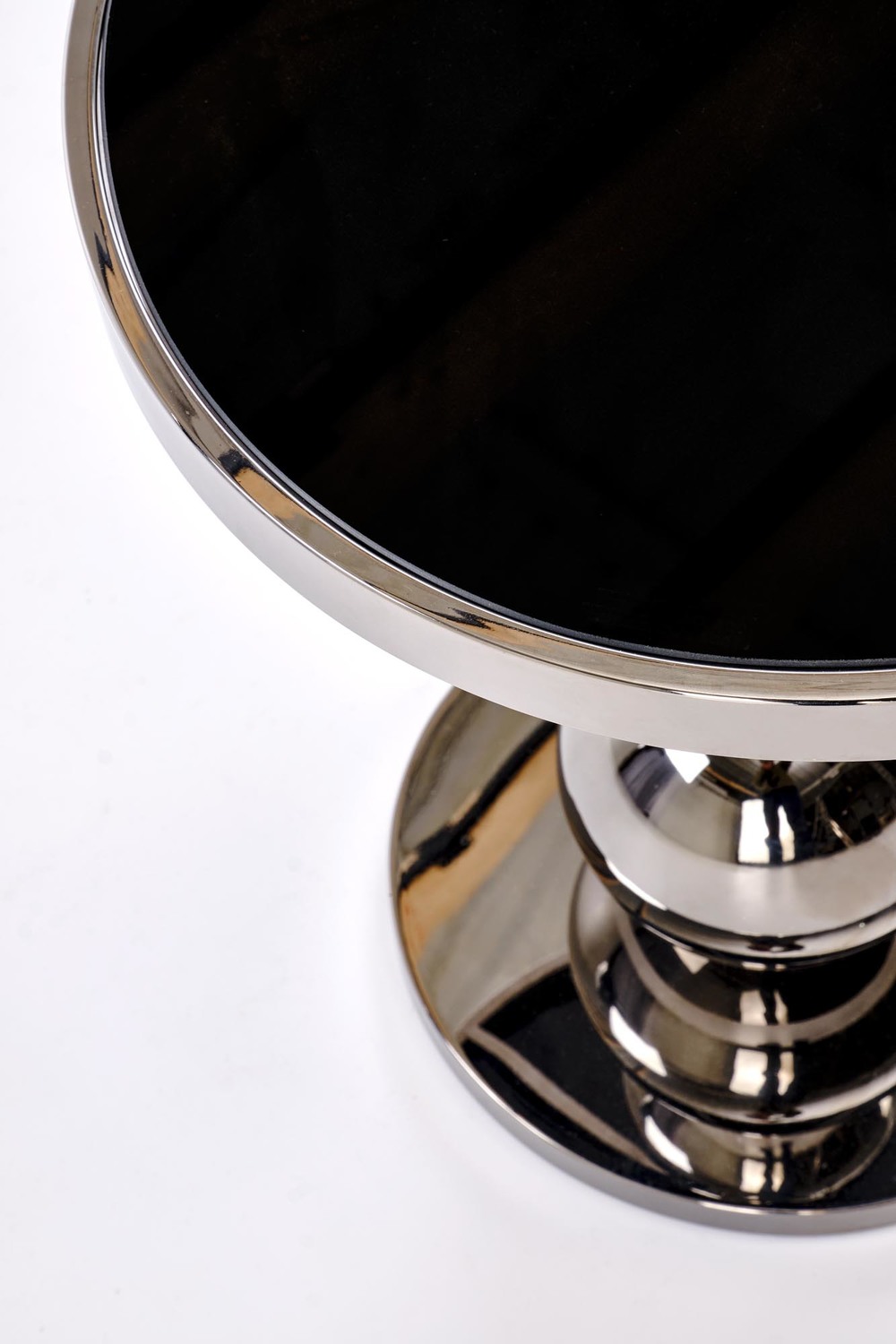 STOLIK POMOCNICZY Carla okrągły, metalowo-szklany, noga w formie 4 kul, srebrno-czarna kolorystyka, wyjątkowy