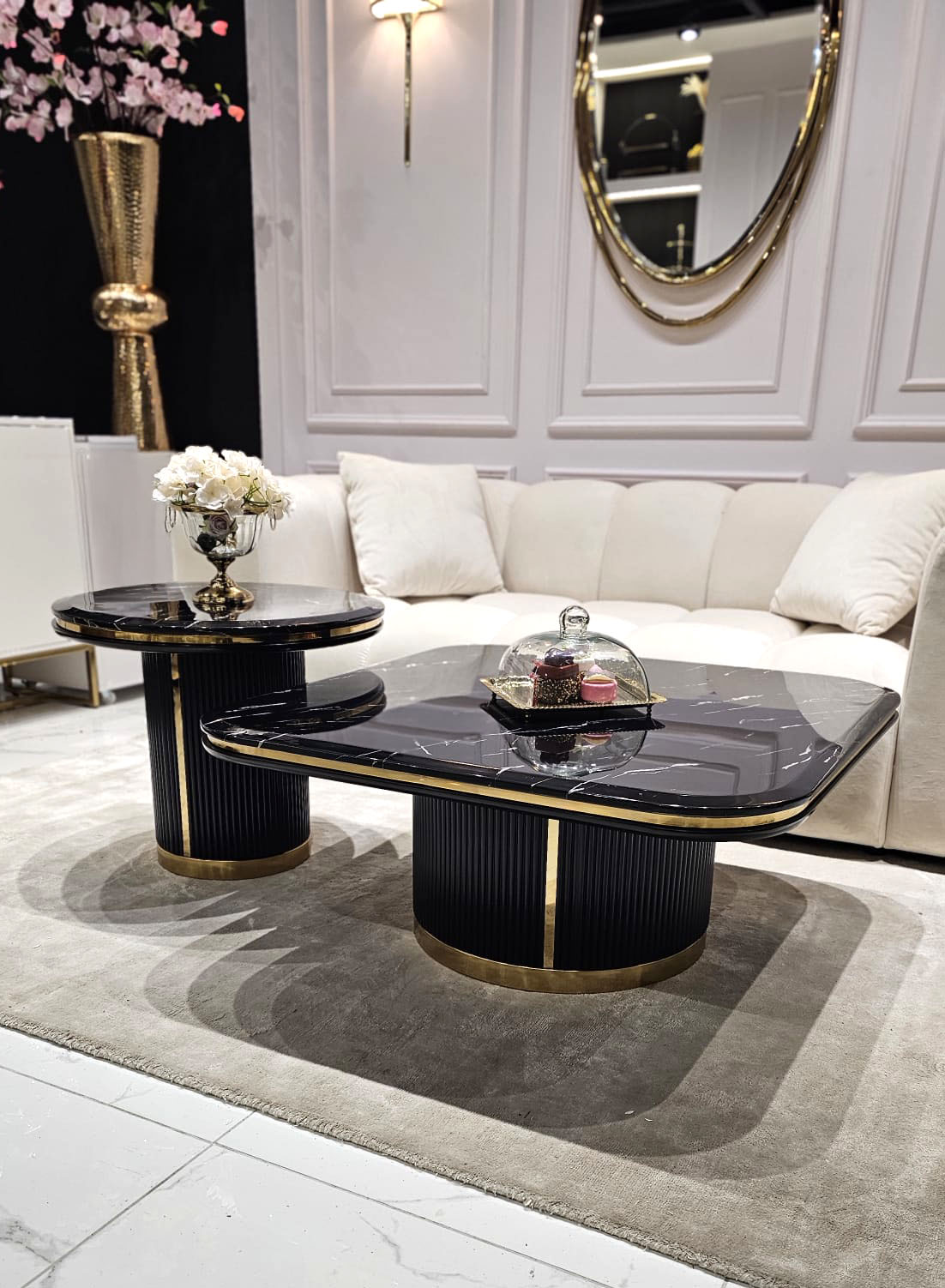 ZESTAW STOLIKÓW KAWOWYCH Prestige Nero 2w1 czarna, ryflowana podstawa, złote błyszczące detale, blaty z konglomeratu marmurowego