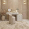 EKSKLUZYWNY ZESTAW TOALETKOWY z kolekcji Anne Fosco, biała, ryflowane detale, blat z konglomeratu marmurowego, metalowe detale z złotym, szczotkowanym wykończeniu, nowoczesny styl