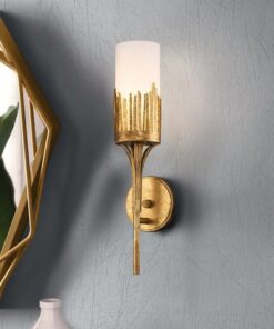 KINKIET Sawgrass z 1 źródłem światła, wykończony w luksusowym, płatkowanym złocie, mleczny klosz, klasyczna forma, do salonu