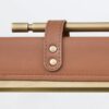 KINKIET Valise zainspirowany kufrem podróżnym, wykończenie w vintage mosiądzu, skóra koniakowa, klasyczny styl, wyjątkowy