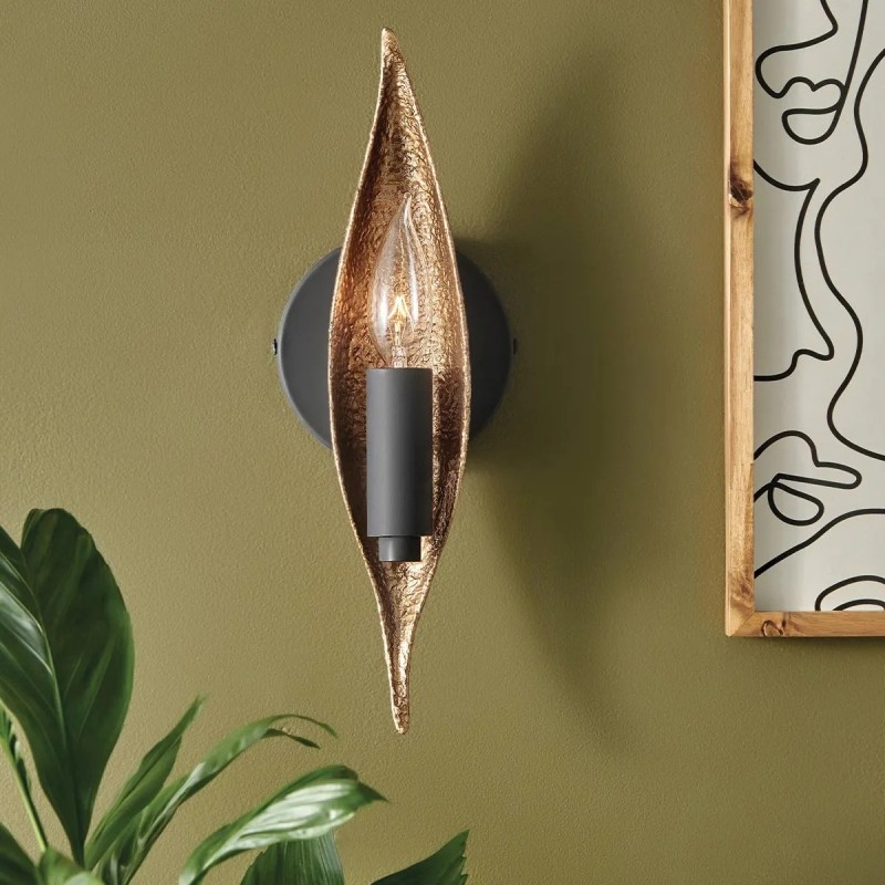 KINKIET Willow z czarną matową oprawą, złoty liść otulający źródło światła, nowoczesny styl, premium