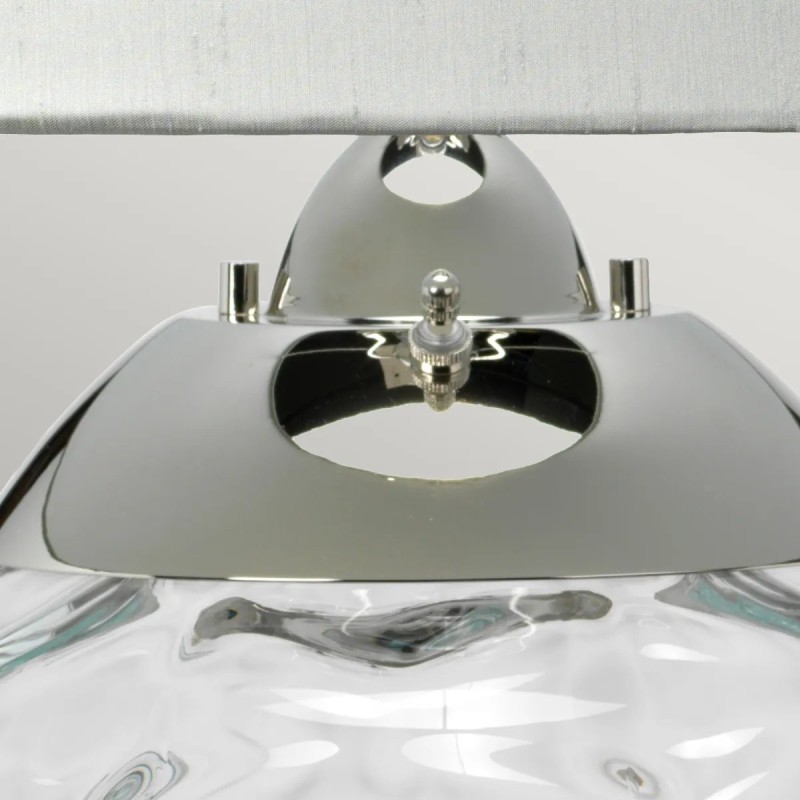 LAMPA STOŁOWA Samara, szklana podstawa w transparentnym wydaniu, materiałowy abażur, metalowy detal w kolorze polerowanego niklu, nowoczesny styl, ekskluzywna