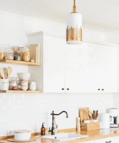 LAMPA WISZĄCA Sawgrass 1 źródło światła, wykończona w luksusowym, płatkowanym złocie, mleczny klosz, klasyczna forma, do kuchni