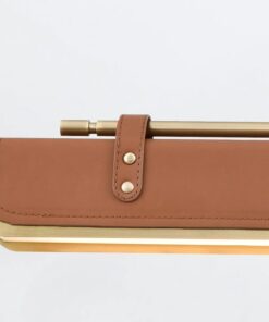 LAMPA WISZĄCA Valise zainspirowana kufrem podróżnym, wykończenie w vintage mosiądzu, skóra koniakowa, klasyczny styl, piękna