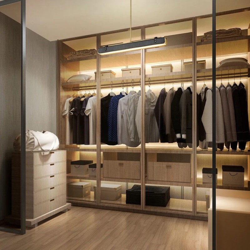 LAMPA WISZĄCA Valise zainspirowana kufrem podróżnym, wykończenie w vintage mosiądzu, skóra smokingowa, klasyczny styl, do garderoby