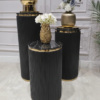 STOJAK Anne Nero, okrągły czarny ryflowany, forma kolumny, złote detale, kamienny blat, elegancki