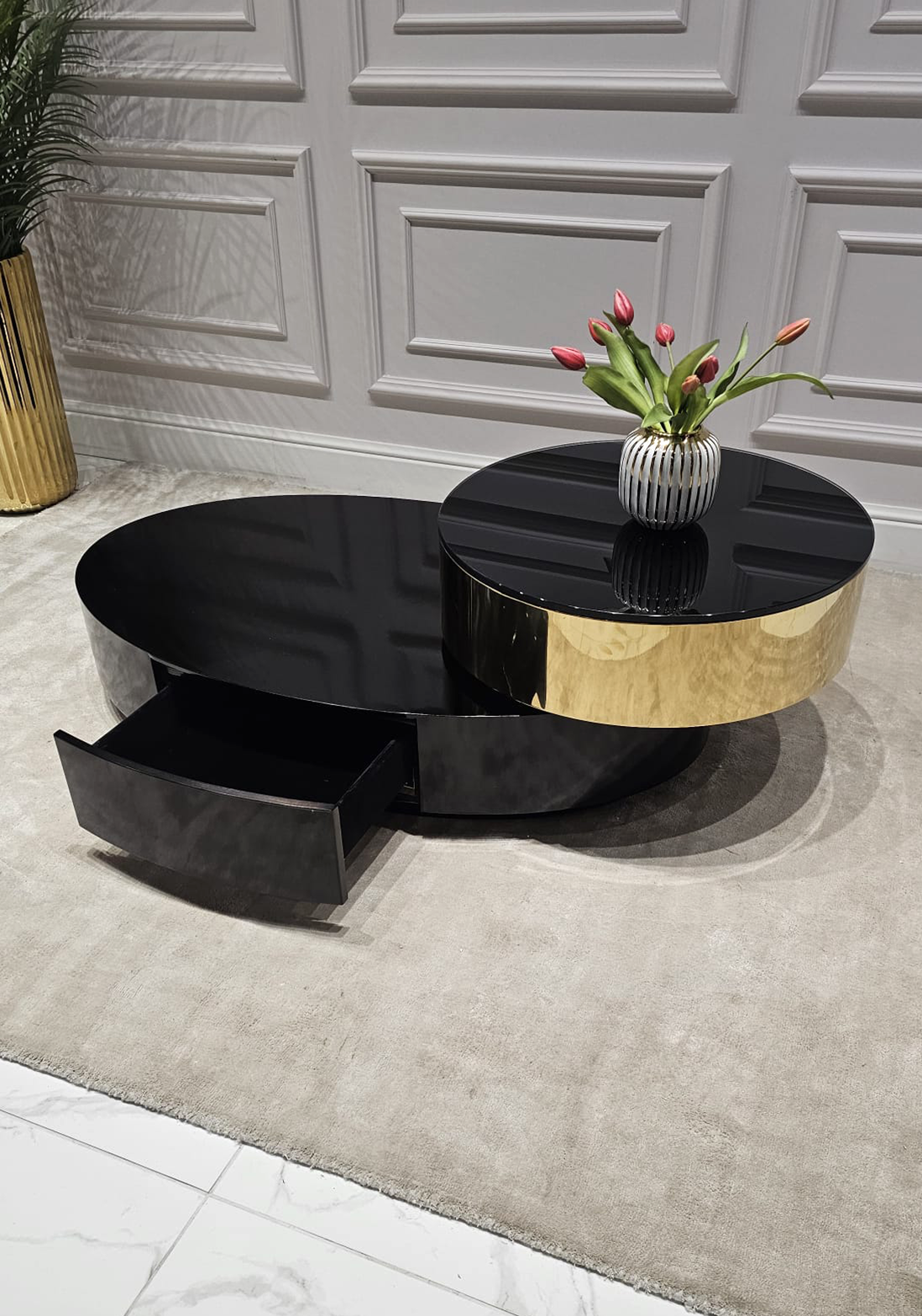 STOLIK KAWOWY Solari Ovale, obrotowy, czarno-złoty, blat z czarnego szkła, designerski styl, premium