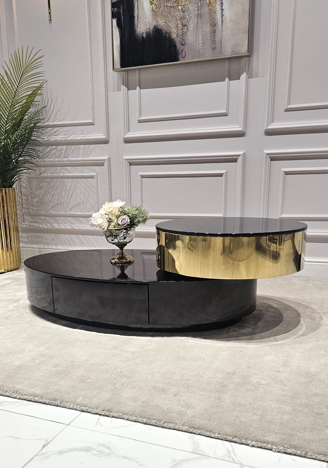 STOLIK KAWOWY Solari Ovale, obrotowy, czarno-złoty, blat z czarnego szkła, designerski styl