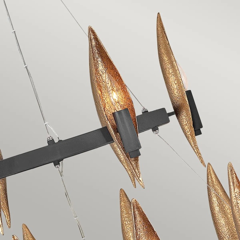 ŻYRANDOL Willow z 18 źródłami światła, czarna rama, złote liście otulające źródło światła, nowoczesna forma, ekskluzywny