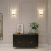 KOMODA Anne Nero Fosco czarna, ryflowana, złote, metalowe dodatki w szczotkowanym wykończeniu, blat z konglomeratu marmurowego, nowoczesny styl, do salonu