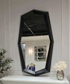 LUSTRO ŚCIENNE Monolith o geometrycznym kształcie, czarna rama ze stali nierdzewnej, nowoczesny styl