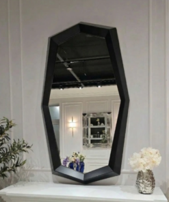 LUSTRO ŚCIENNE Monolith o geometrycznym kształcie, czarna rama ze stali nierdzewnej, nowoczesny styl