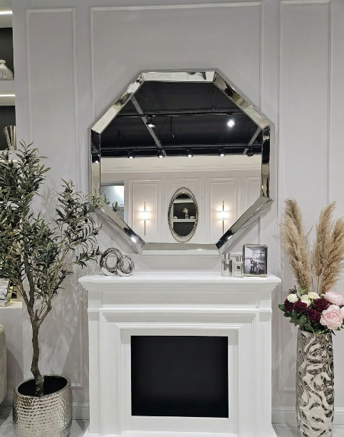 LUSTRO ŚCIENNE w kształcie oktagonu, srebrna, błyszcząca rama ze stali nierdzewnej, nowoczesny styl