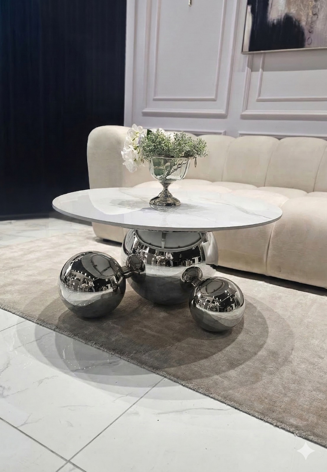 STOLIK KAWOWY Balance Orio, srebrna błyszcząca podstawa w formie trzech kul, okrągły biały blat ze spieku kamiennego, nowoczesny styl