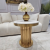 STOLIK KAWOWY Riviera, mały, złota szczotkowana, designerska podstawa, biały blat z konglomeratu, nowoczesny styl