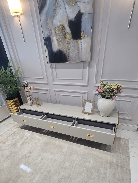 SZAFKA RTV Espiro kaszmirowa, prostokątna złote, metalowe dodatki, styl glamour, nowoczesny, piękna