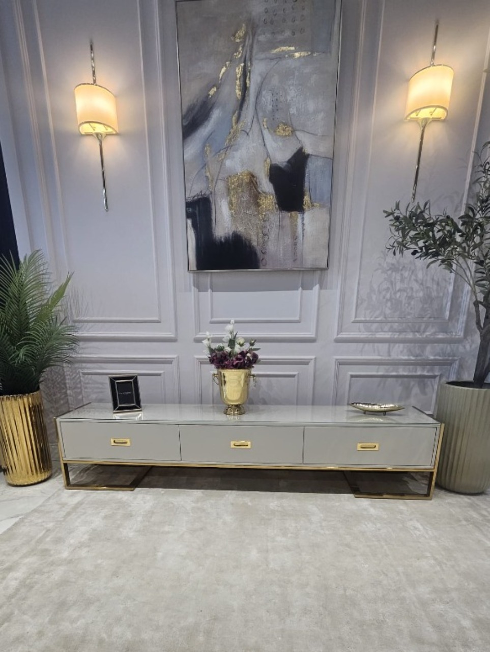 SZAFKA RTV Espiro kaszmirowa, prostokątna złote, metalowe dodatki, styl glamour, nowoczesny, premium