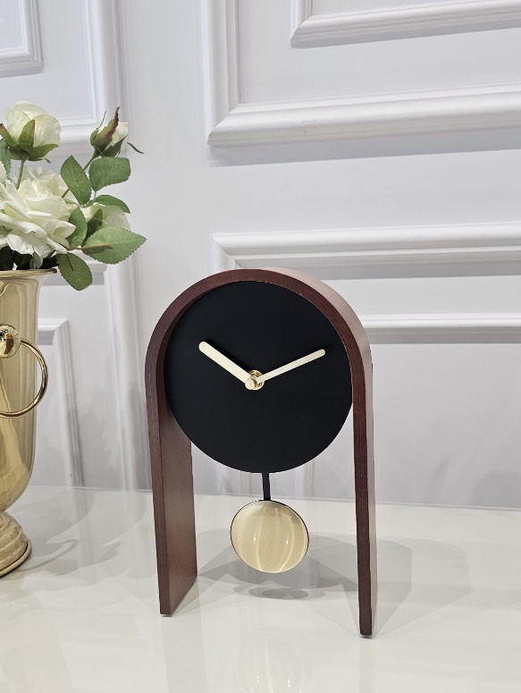 ZEGAR STOJĄCY drewniany, brązowo-czarny z złotymi wskazówkami i wahadłem, nowoczesny styl, ekskluzywny