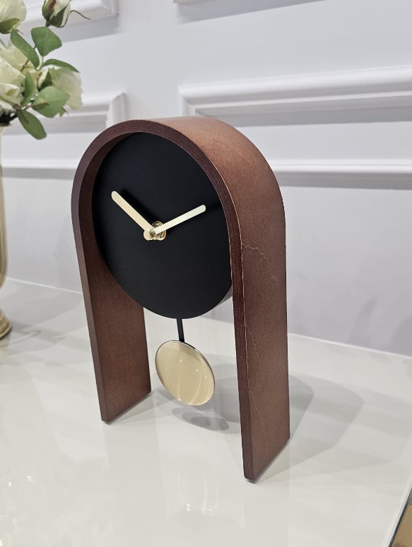 ZEGAR STOJĄCY drewniany, brązowo-czarny z złotymi wskazówkami i wahadłem, nowoczesny styl, piękny