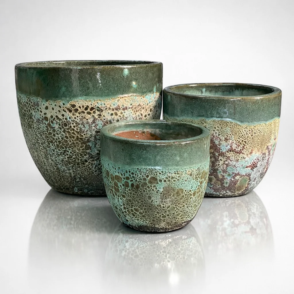 DONICA ceramiczna z efektem kamienia, mrozoodporna, okrągła, zwężana ku dołowi, zielona, nowoczesny styl