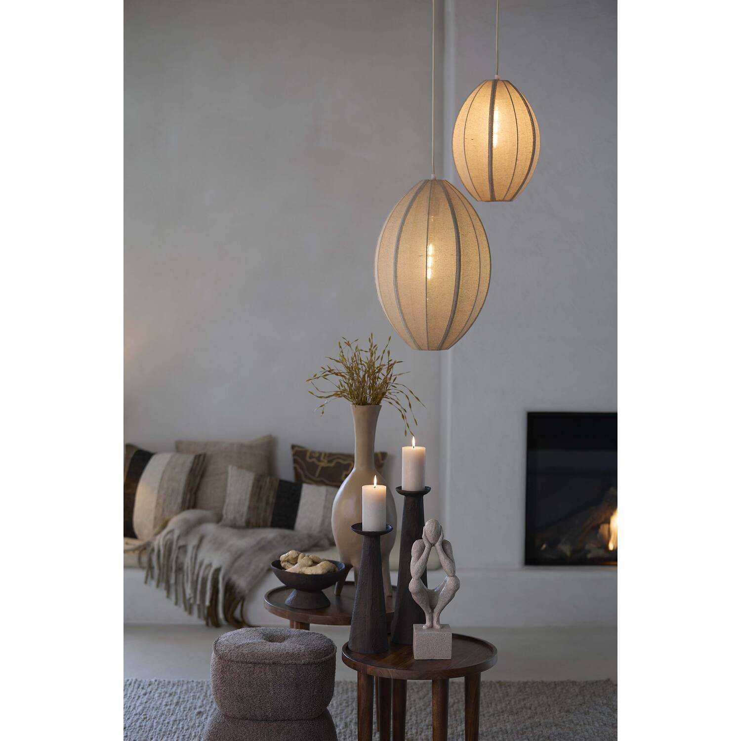 FIGURKA DEKORACYJNA Livno w kolorze taupe, kucająca postać podpierająca głowę, nowoczesny styl, piękna