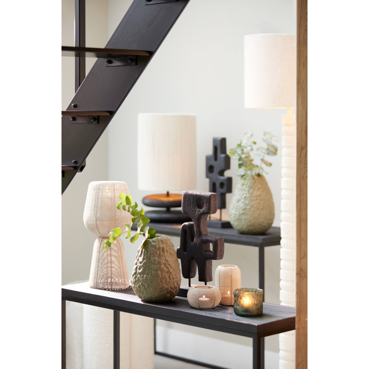 FIGURKA DEKORACYJNA Sala o abstrakcyjnym kształcie, czarne drewno w matowym wykończeniu, designerska