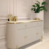 KOMODA Anne Cashmir Fosco ryflowana, 2 pary drzwi, 2 szuflady, złote szczotkowane elementy, blat z konglomeratu marmurowego - 150 cm