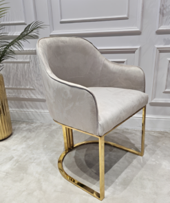 KRZESŁO na złotych błyszczących nogach, welurowa, miękka szarobeżowa tapicerka, wygodne oparcie oraz podłokietniki, nowoczesny styl