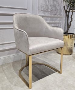 KRZESŁO na złotych szczotkowanych nogach, welurowa, miękka szarobeżowa tapicerka, wygodne oparcie oraz podłokietniki, nowoczesny styl, premium