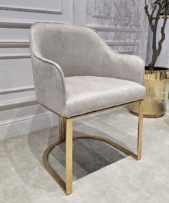 KRZESŁO na złotych szczotkowanych nogach, welurowa, miękka szarobeżowa tapicerka, wygodne oparcie oraz podłokietniki, nowoczesny styl, premium