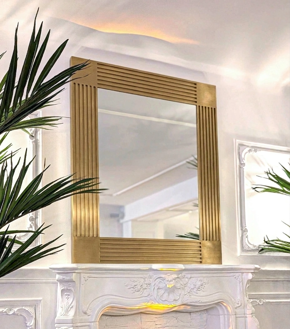 LUSTRO ŚCIENNE prostokątne Majesty w złotej, szczotkowanej ramie ze stali nierdzewnej, ciężkie i bardzo eleganckie