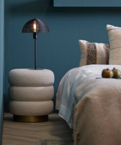 PUF Kimi okrągły na złotej, metalowej podstawie, biała tkanina typu boucle, poziome przeszycia, designerski styl, piękny