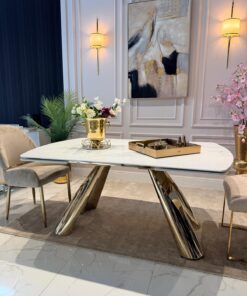 STÓŁ JADALNIANY na złotych, pochylonych półokrągłych nogach, rozkładany blat z konglomeratu marmurowego, nowoczesny styl