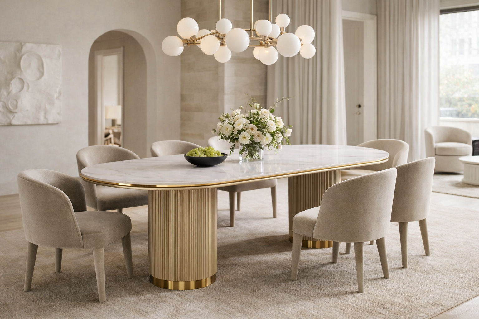 STÓŁ JADALNIANY w kolorze szampańskiego złota, nogi w kształcie walca, z pionowym ryflowaniem, owalny brat z marmuru syntetycznego, ekskluzywny