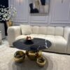 STOLIK KAWOWY Balance Orio, złota błyszcząca podstawa w formie trzech kul, okrągły czarny blat ze spieku kamiennego, nowoczesny styl