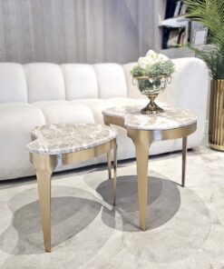 STOLIK KAWOWY Giulio o nieregularnym kształcie, na złotej szczotkowanej podstawie, marmurowy blat, nowoczesny styl